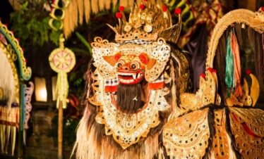 Ubud Culture, Swing & Waterfall Discovery, create caprion Discover the soul of Bali in one perfect day From the rhythmic storytelling of the Barong Dance to the ancient carvings of Batuan Temple, we’re taking you on a journey through time. But that’s not all! Feel the adrenaline as you soar over the emerald fields on the Ubud Swing, sip on world-famous Balinese coffee, and cool off under the cascading tiers of Kanto Lampo Waterfall.