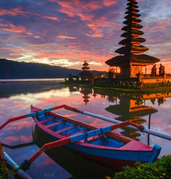 4 Days 3 Nights Bali Tour – Temples, Culture, Nature & Culinary Adventure Every Stop Tells a Story – Travel Bali with Bali Luvly Tour Immerse yourself in the wonders of Bali with our 4 Days 3 Nights Tour Package, thoughtfully crafted for travelers who want to experience the island’s soul in a short time. This private tour takes you from stunning cliffside temples like Uluwatu to cultural gems like the Barong Dance, breathtaking landscapes in Kintamani and Wanagiri, and peaceful sanctuaries like Tirta Empul. Capture Instagram-worthy moments at Handara Gate and relax with a seafood dinner on Jimbaran Beach. Whether it’s nature, culture, or culinary exploration, this tour is your all-in-one Bali escape. Perfect for couples, families, or first-timers — travel with heart, travel Bali with Bali Luvly Tour.